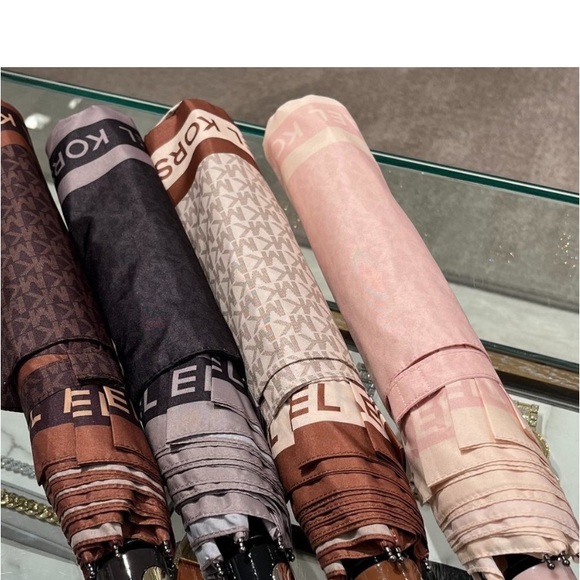 NWT Michael Kors Umbrella “MK” Logo Signature Design Brown. - Picture 3 of 9
